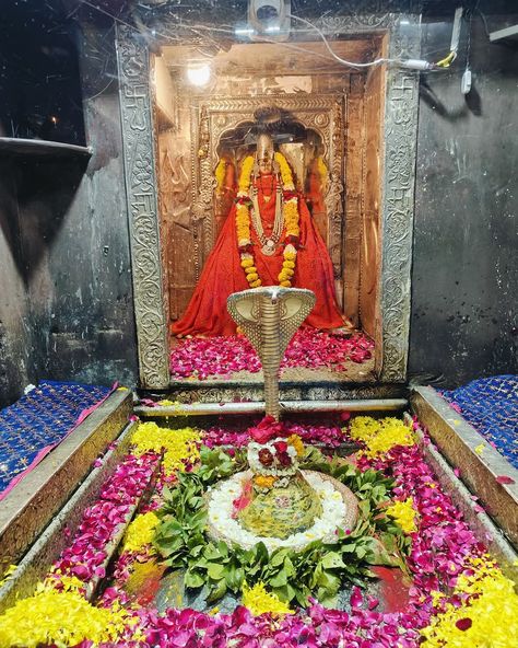 Omkareshwar Jyotirlinga sanctum decorated with flowers